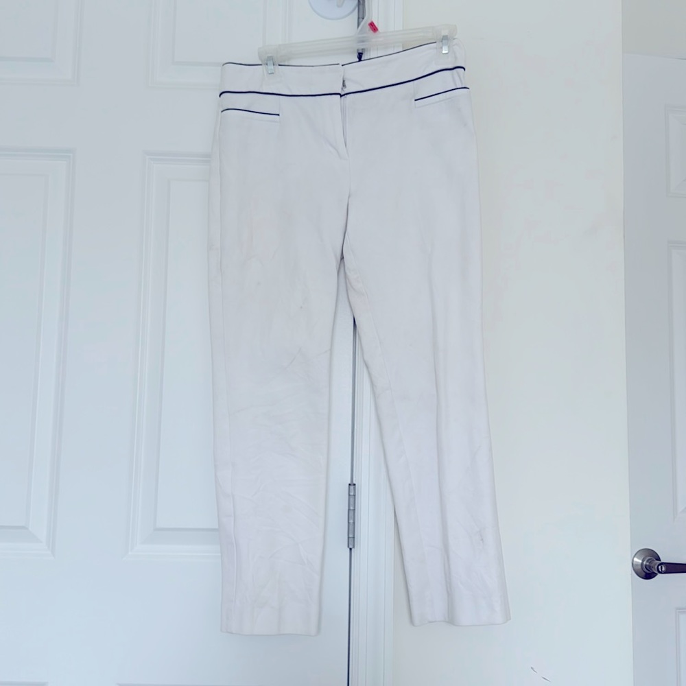 Ann Taylor size 0 white dress capris with black lined pockets and waist.